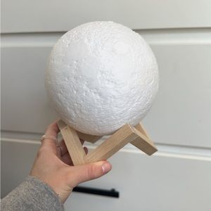 Cute light up moon with stand and cord included!!!!